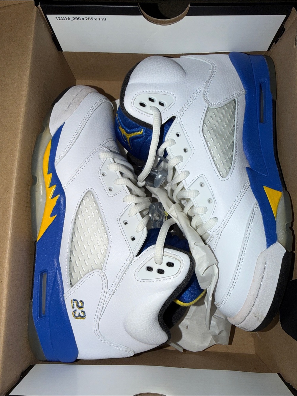 Jordan Men's White / Blue / Yellow Retro Basketball Sneakers